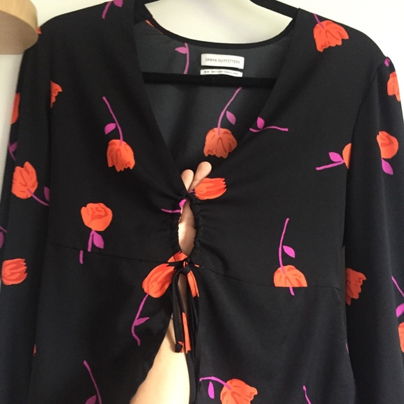 Floral front tie blouse - Picture 3 of 5